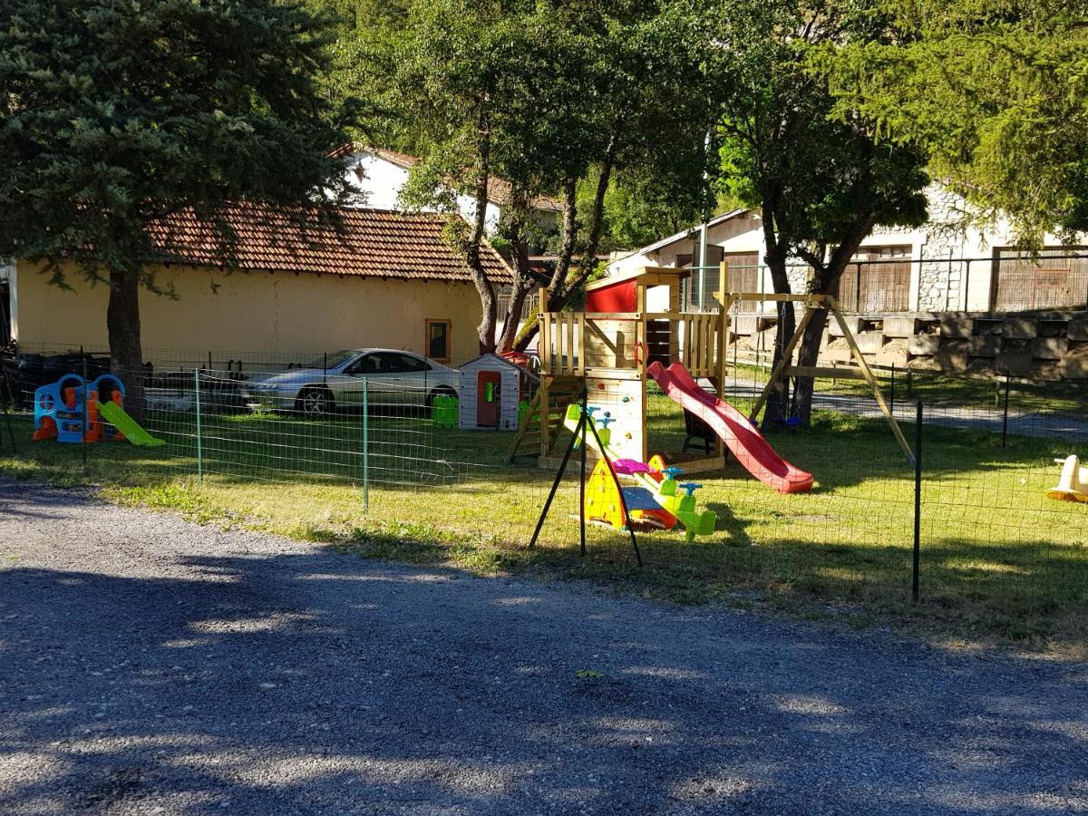 Alpes Hotel Barrême מראה חיצוני תמונה